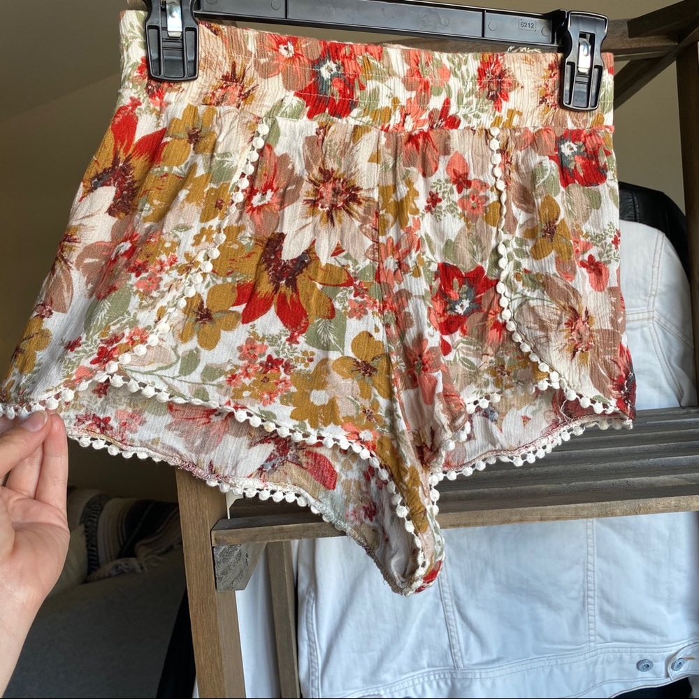 Flower patterned Flower Tree flouncy short shorts